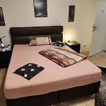 Md, 2 Doppelzimer Deluxe In Preis- Leistung , Eg, 1 Einelbett, 1 Qeensize Doppelbett 1 Romantikzimmer 79 Qm Magdeburg