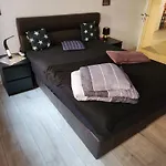 Md, 2 Doppelzimer Deluxe In Preis- Leistung , Eg, 1 Einelbett, 1 Qeensize Doppelbett 1 Romantikzimmer 79 Qm Apartament