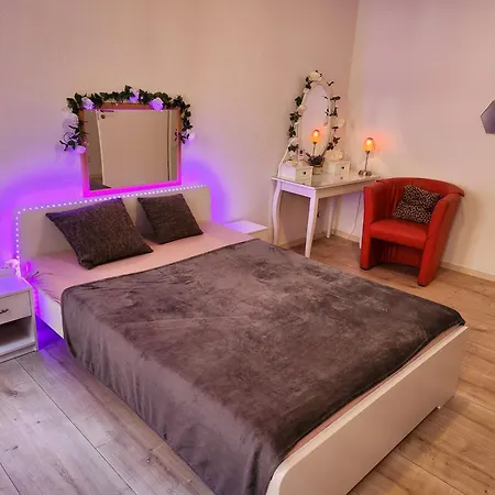Md, Eg, Grosszuegige Zwischen Und Elbe, Super In Preis- Leistung, Zi 2 Qeensize Doppelbett Einzellbett, Zi 1 Romantikzimmer Franz Db, Wahlweise Mieten Fuer 1- 5 Gaeste Apartment