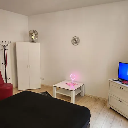 Md, Deluxe In Preis- Leistung , Eg, 1 Einelbett, 1 Qeensize Doppelbett 1 Romantikzimmer 79 Qm Магдебург