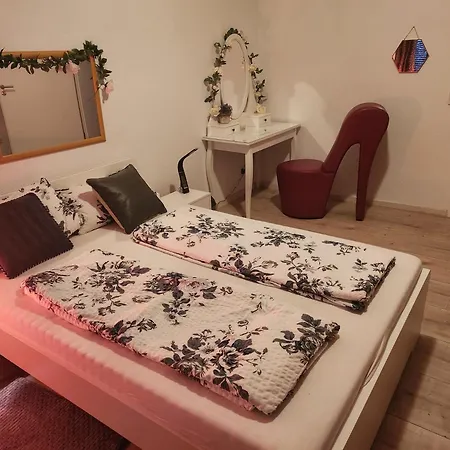 شقة Md, Deluxe In Preis- Leistung , Eg, 1 Einelbett, 1 Qeensize Doppelbett 1 Romantikzimmer 79 Qm ماغديبورغ