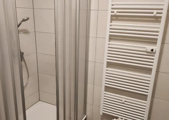 Апартаменты Md, 2 Doppelzimer Deluxe In Preis- Leistung , Eg, 1 Einelbett, 1 Qeensize Doppelbett 1 Romantikzimmer 79 Qm Магдебург